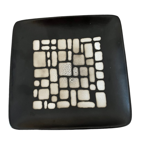 Beekman Home Mosaic Pebble Pattern Replacement Square Plate Black/Cream - Picture 2 of 3